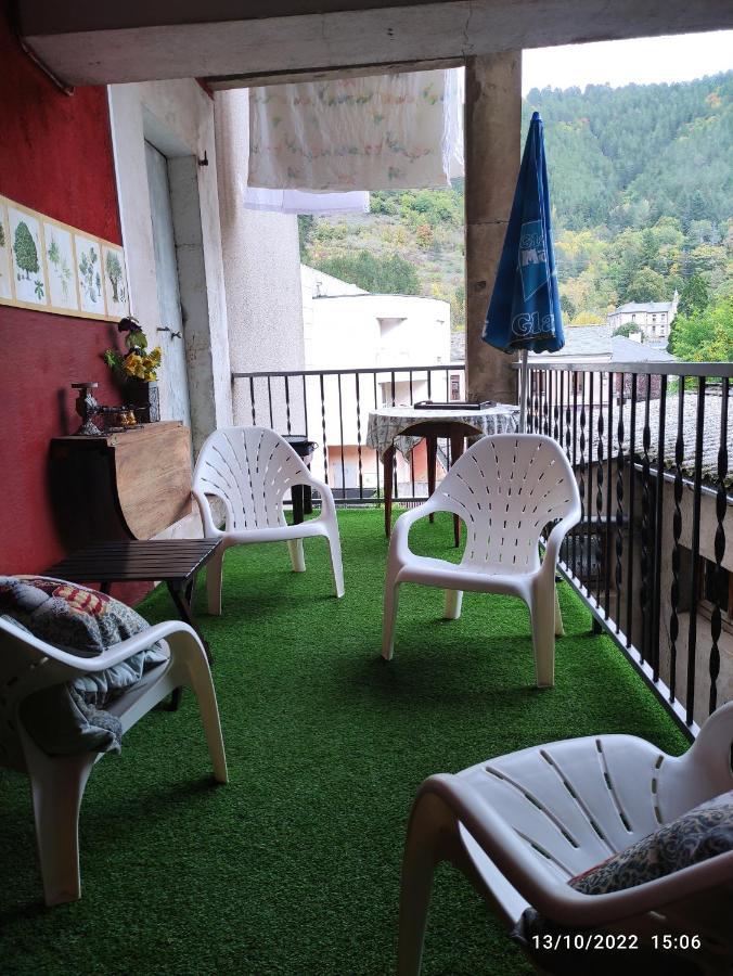 Florac Grand Appartement De Charme Avec Parking Prive מראה חיצוני תמונה